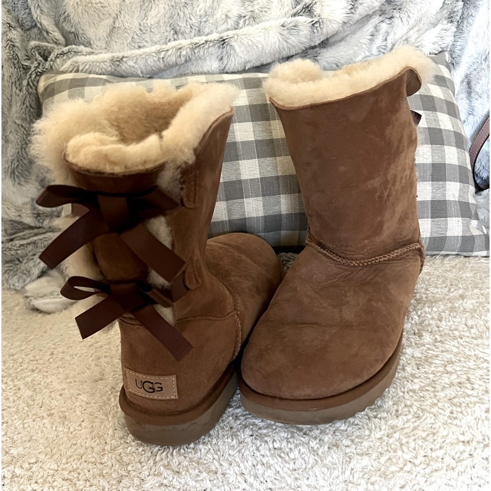 Like new UGG Bailey boots
